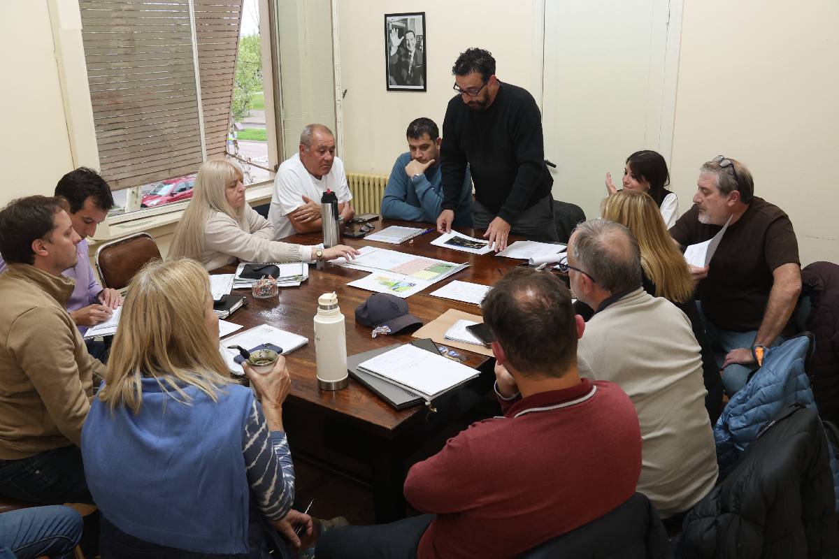 La comisión de Reglamento recibió a la Cooperativa Eléctrica de Bolívar